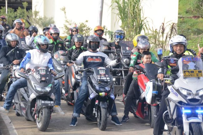 Touring Puluhan Komunitas Otomotif Meriahkan HUT Lalin Bhayangkara ke 67