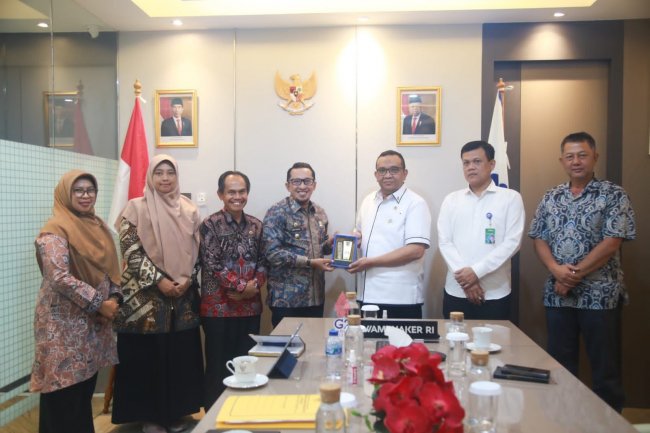 Tingkatkan Progul Bajak Gratis, Eka Putra Kunjungi Wamenaker RI