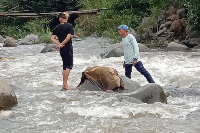 Warga Kecamatan Hiliran Gumanti Dikagetkan dengan Penemuan Mayat di Sungai Batang Gumanti Sariak Alahan Tigo