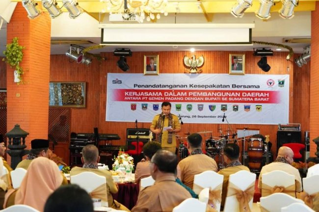 Aplikasi Bank Sarok Jadi Perhatian . Apkasi Sumatera Barat Jalin Kerjasama dengan PT. Semen Padang. 