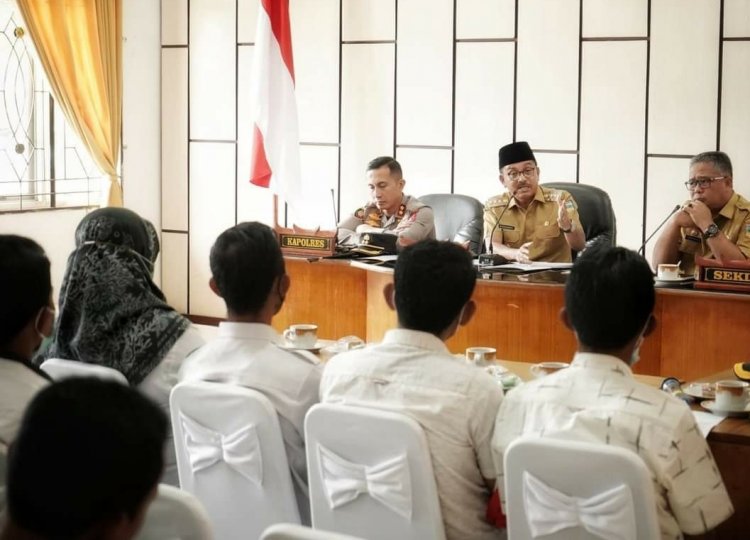 Sampaikan Aspirasi Tenaga Honorer Temui Bupati Solok Selatan 