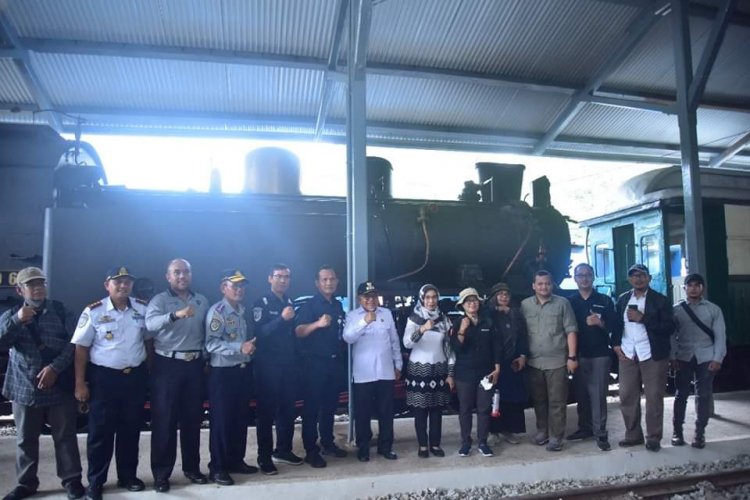 ' Mak Itam' E 1060 Ikon Heritage Sawahlunto 1Desember Jalan Lagi