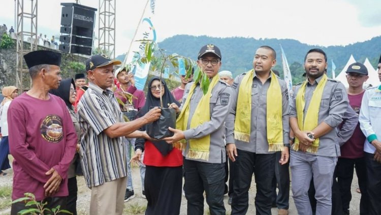 ' Maambang Durian ' di  Festival Durian Solok Selatan 2022