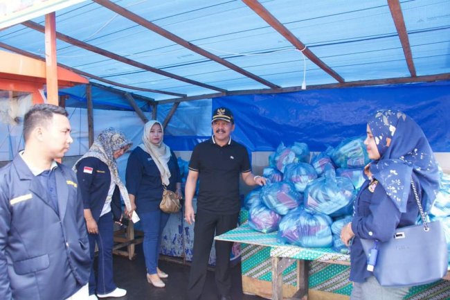 Karang Taruna Kota Padang Panjang  Bagikan Sembako ke Sopir Angkot