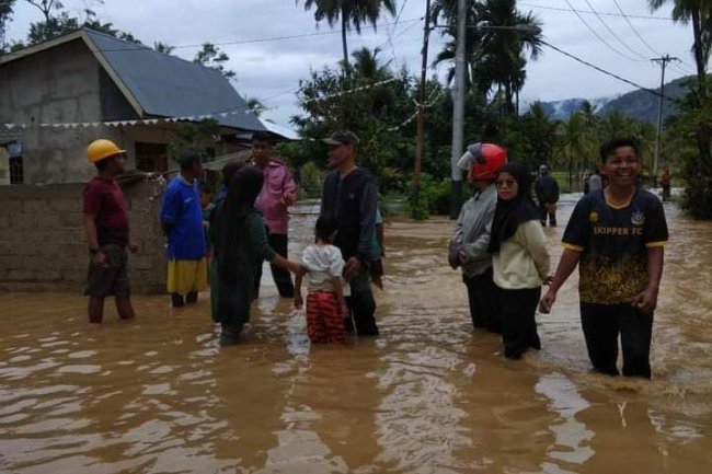 Akibat Curah Hujan Tinggi Ratusan Rumah di Gawan, Kota Solok Terendam Banjir   