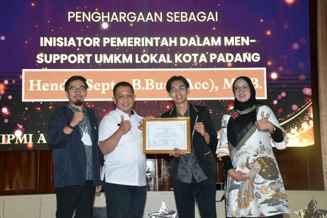 Wali Kota Padang Terima Penghargaan HIPMI Award 2022 