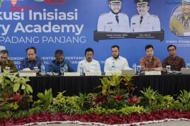 Kota Padang Panjang Jadi Pusat Penghasil Susu Terbaik