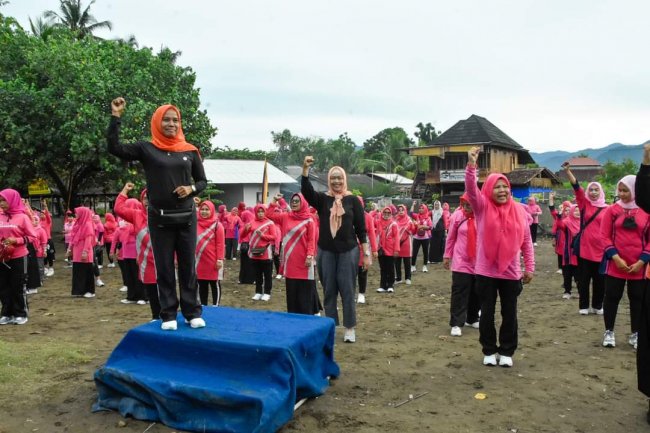 Ketua YJI Kota Padang Hadiri Gebyar Senam Jantung Sehat di Kelurahan Parupuak 