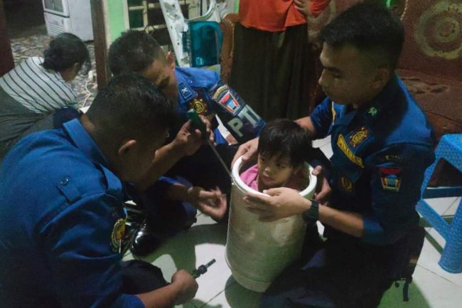 Nafisa Tidak Bisa Keluar Dari Mesin Cuci