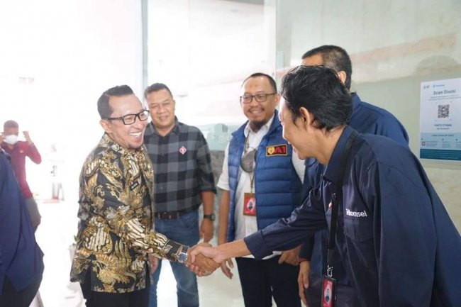Atasi Blank Spot, Bupati Eka Putra Kunjungi PT. Telkom Regional Sumbagteng 