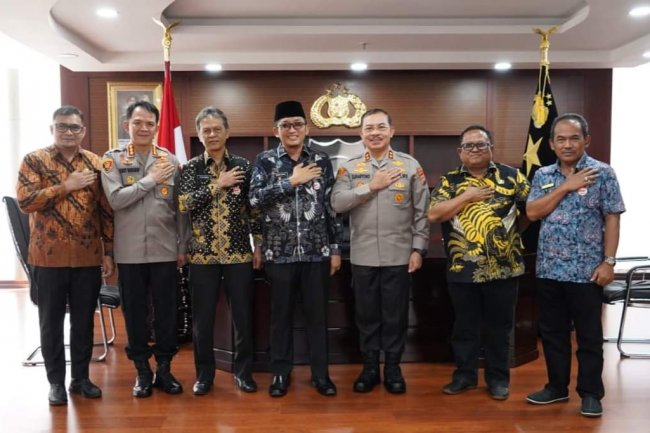 Wako Hendri Septa Bersilatuhami ke Kapolda Sumbar Bangun Sinergiritas Dan Kebersamaan 