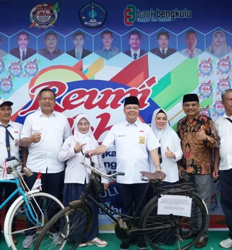 Gubernur Bengkulu Hadiri Reuni  Lintas Angkatan SMP Negeri 2 Bengkulu Selatan 