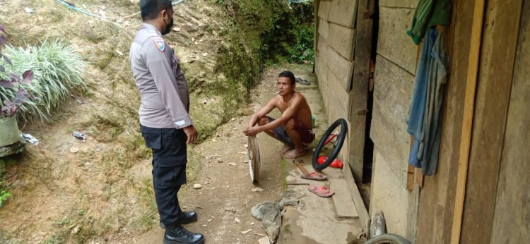 Silaturahmi dengan Warga,  Bhabin Nagari Sumiso dan Surian Beri Himbauan Agar Selalu Tumbuhkan Suasana Kantibmas