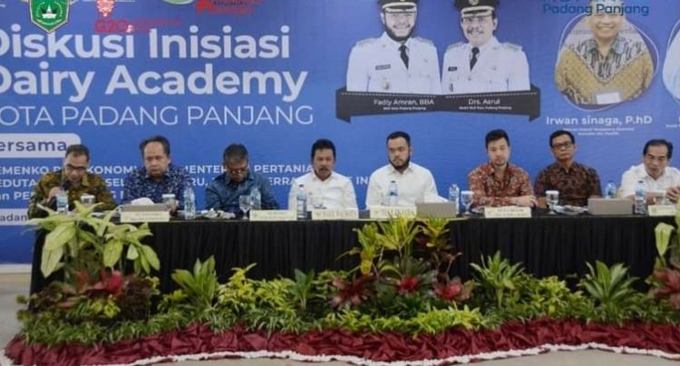 Kota Padang Panjang Jadi Pusat Penghasil Susu Terbaik