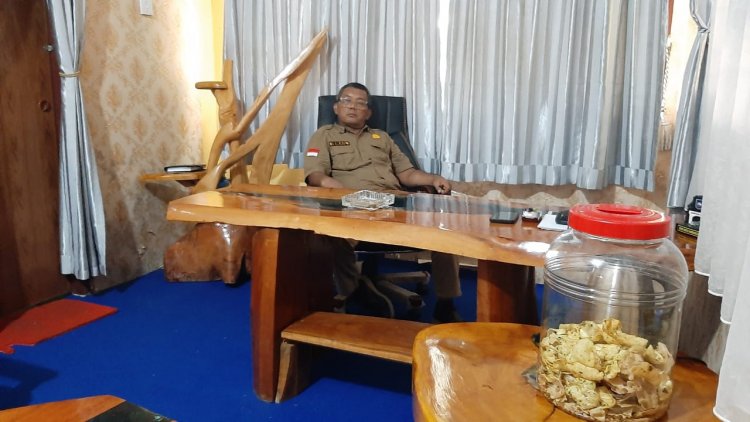 Dorong Pertumbuhan UMKM, Sekretaris Dinsos Kampar Pamerkan Produk Usaha Masyarakat Diruang Kerjanya