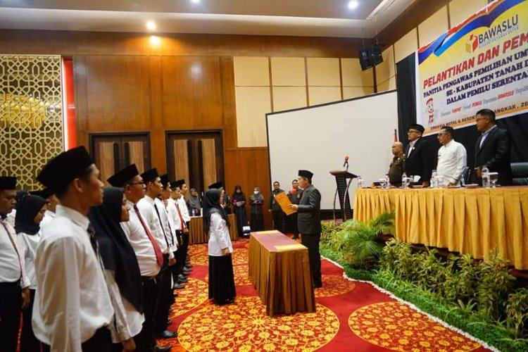 Setelah Dilantik, Bupati Eka Minta Panwas Kecamatan Pelajari Aturan Pemilu 2024