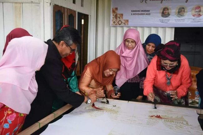 LPPM Unand Selenggarakan Pelatihan Membatik Di Jorong Pakan Sinayan 