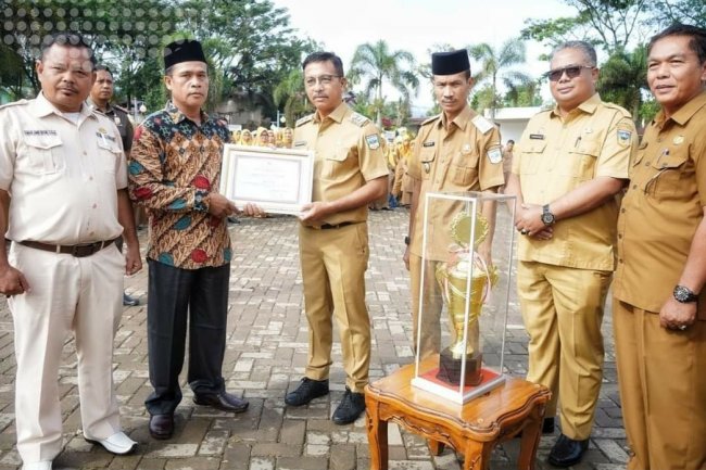 Diserahkan Bupati Khairunas, BUMNag Madani Lubuk Malako Terbaik di Sumatera Barat 