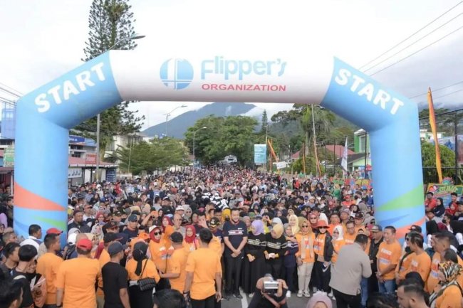 Ribuan Orang Ikuti Jalan Sehat Flipper's 