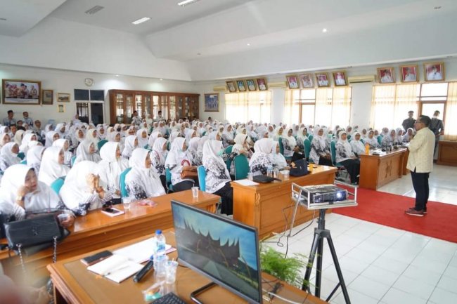 Kebijakan Berubah, Bupati Eka Putra Minta Saran Guru