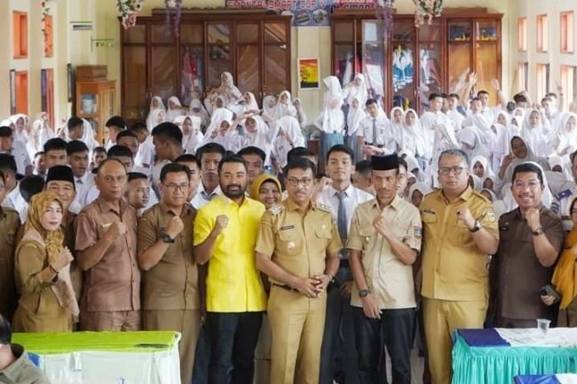 Siswa SMA Negeri 3 Solok Selatan Ikuti Pemeriksaan Fisioterapi