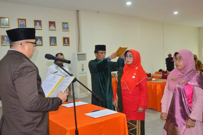 Sekda Andree : Lantik 2 Kepala Sekolah SMP