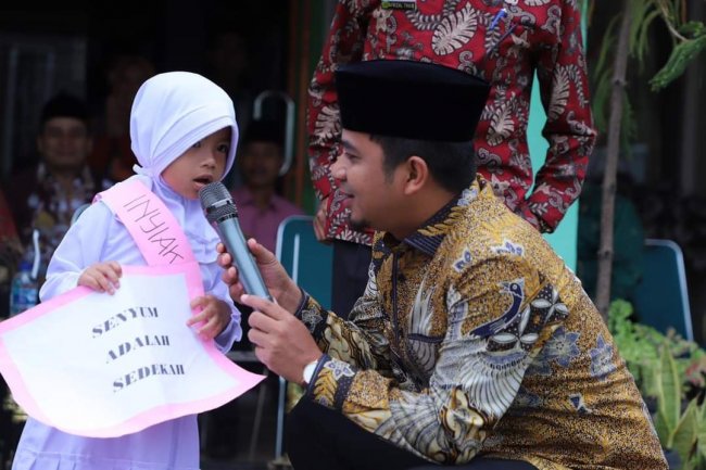 Lepas Pawai Ta’aruf RA, Ramadhani: Anak Merupakan Aset Masa Depan 