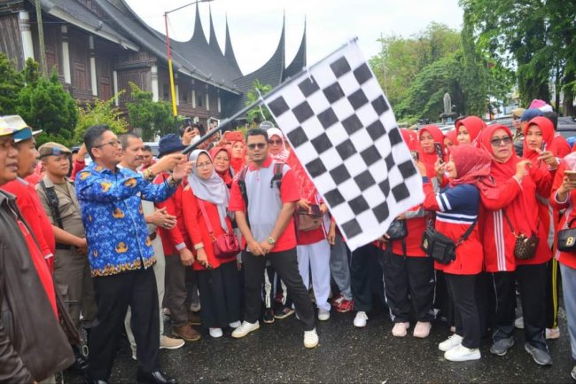 Jalan Santai Rayakan HUT PGRI ke-77 dan HGN 2022 Tingkat Kota Padang 