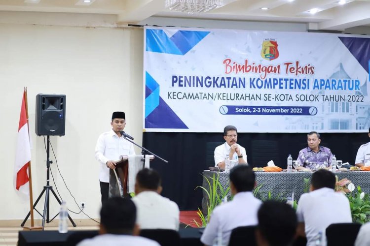 Aparatur Kecamatan/Kelurahan se- Kota Solok Ikuti Bimtek 