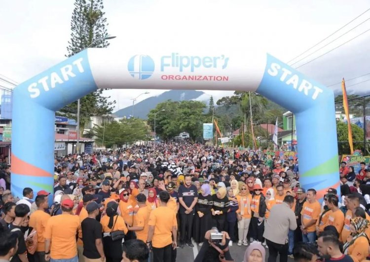 Ribuan Orang Ikuti Jalan Sehat Flipper's 