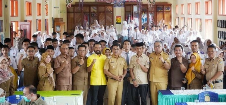Siswa SMA Negeri 3 Solok Selatan Ikuti Pemeriksaan Fisioterapi