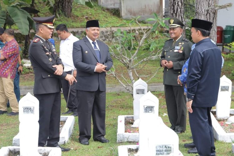 Wali Kota Solok Ziarah Ke Makam Pahlawan 