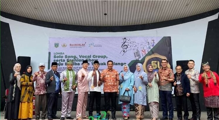 Lomba Fashion Show Warnai HUT Korpri Di Padang Panjang 