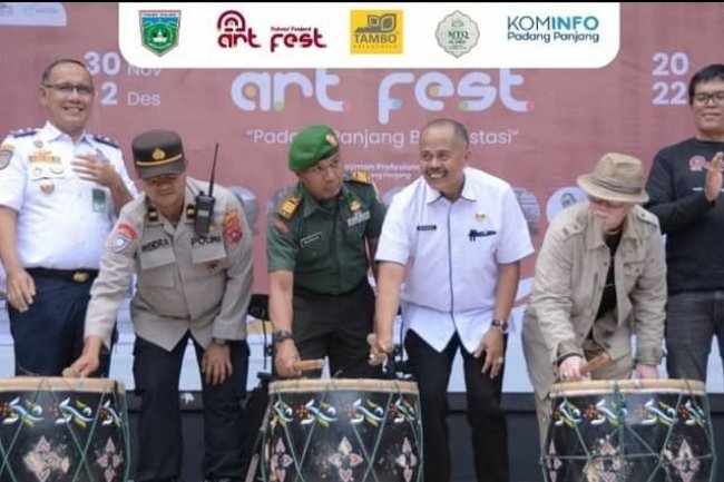 Seniman profesional Kota Padang Panjang Ikuti Art Fest II-2022 