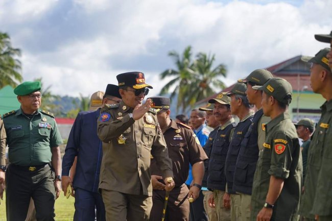 Bupati Eka Putra Kukuhkan Satlinmas Se-Kabupaten Tanah Datar 