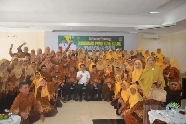 Bangun Silaturahmi PWRI Kota Solok Kunjungi PWRI Agam II