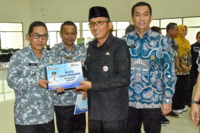 Targetkan Nilai SAKIP A, Pimpinan OPD Pemko Padang Tandatangani Komitmen Kinerja 2023