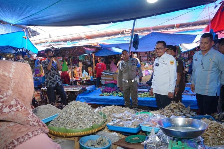 Bupati Tanah Datar Pastikan Stok Pangan Aman jelang Nataru 
