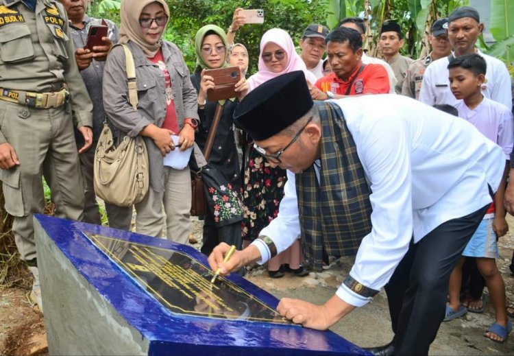 Wako Hendri Septa Resmikan Program Jalan Padat Karya di Lambung Bukit