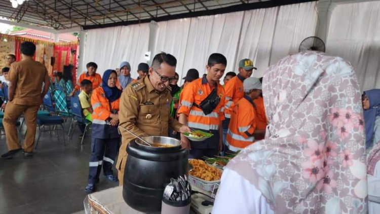 Bupati Eka Putra Sampaikan Ucapan Terimakasih Kepada "Pejuang Sampah" Tanah Datar 