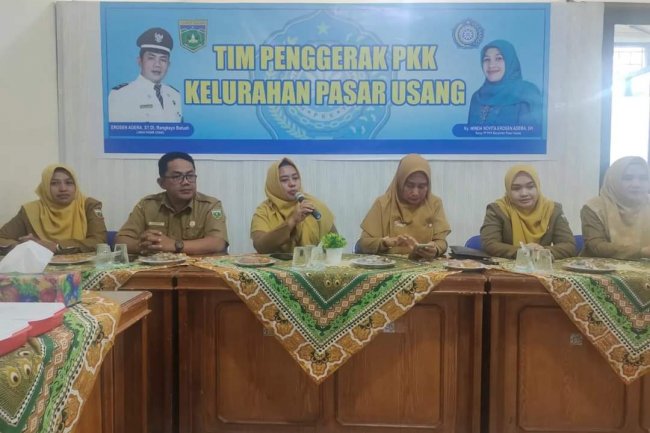 Basunting Kelurahan Paus Salurkan Makanan Bergizi 