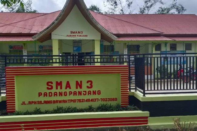 Siswa Dari Korea  Kunjungi SMA Negeri 3 Padang Panjang 