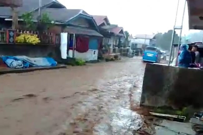 Hujan Lebat Batang Air Siabu Nagari Singgalang Meluap 