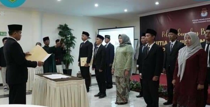 10 Panitia Pemilu Kecamatan Dilantik KPU Padang Panjang