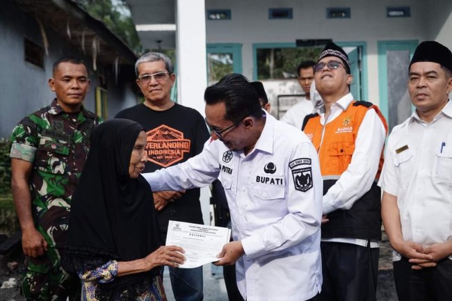 Baznas Tanah Datar Bantu Korban Kebakaran Di Nagari Sungai Tarab