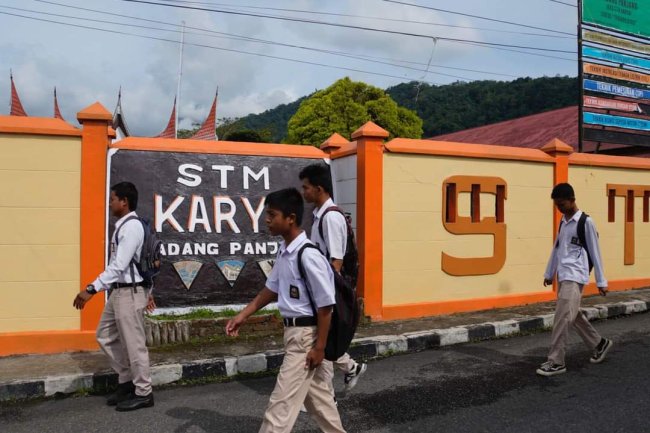 Kepsek Dahmed: Tidak Benar SMK Karya Padang Panjang Tutup 