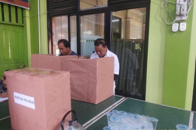 Berlangsung Demokratis Umay Zamon Terpilih Sebagai Ketua RW XI Korong Gadang