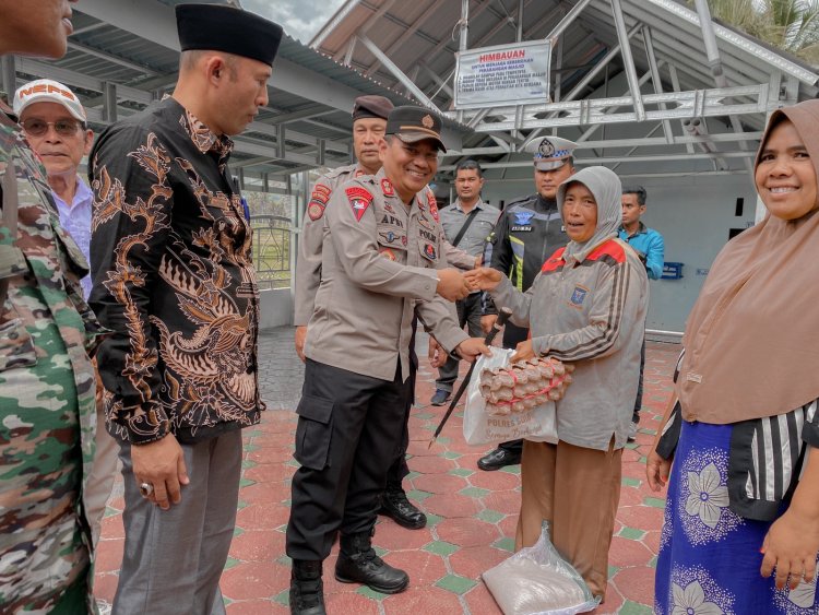Tebar Bibit Ikan dan Serahkan Bantuan, Kapolres Solok Jumat Curhat di Tanjung Bingkung