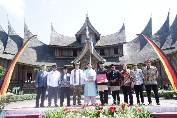 Gubernur Sumbar Tanda Tangani LoL Dengan Gubernur Jeollabuk-Do Korea Selatan Di Istano Basa Pagaruyung