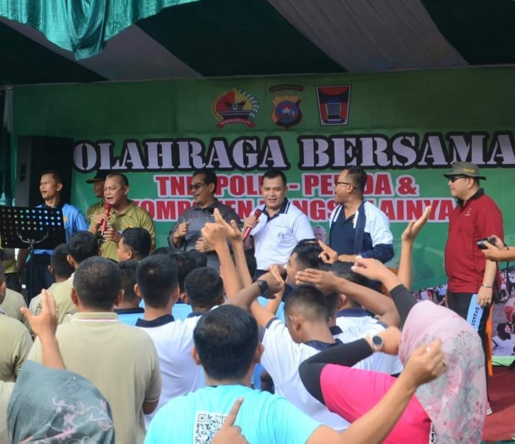 Bangun Kebersamaan TNI-Polri dan Pemko Padang Olahraga Bersama